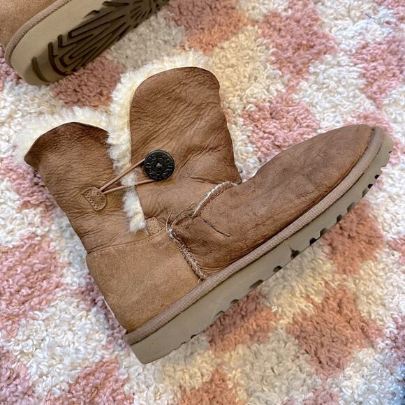 Ugg Bailey Sheepskin Ankle Boots - Picture 4 of 11